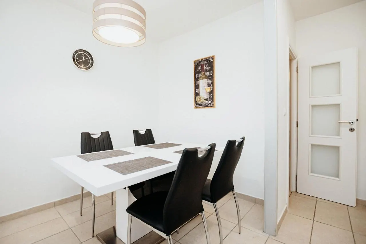 Double And Single S Apartments Задар Хорватия