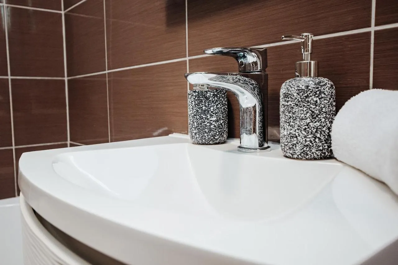 Double And Single S Apartments Задар