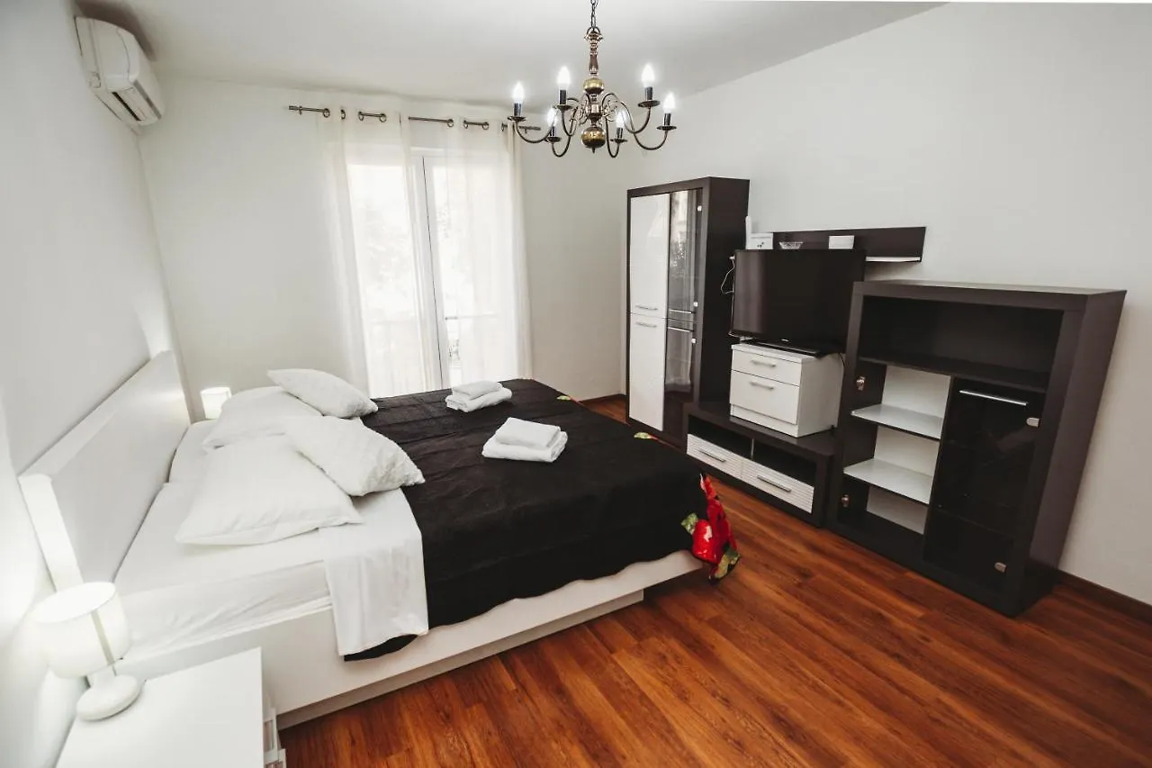 Double And Single S Apartments Задар