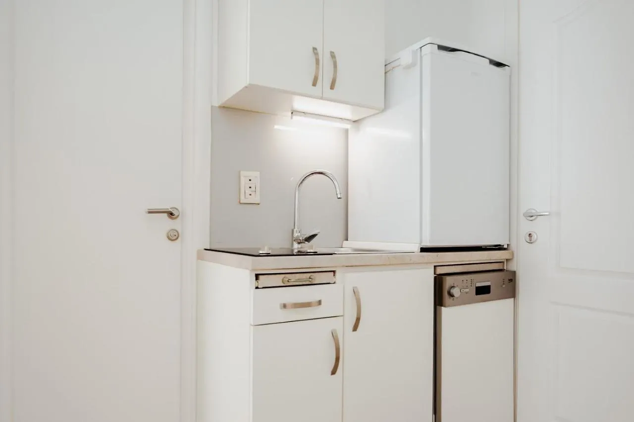 Double And Single S Apartments Задар