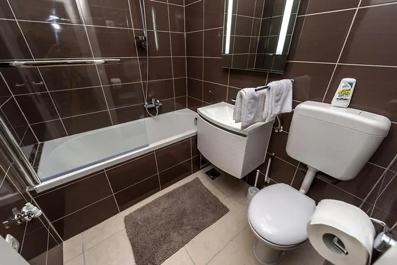 Double And Single S Apartments Задар
