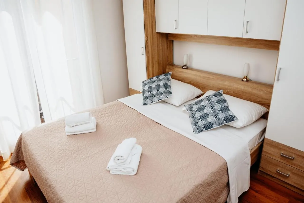 Double And Single S Apartments Задар 0*,